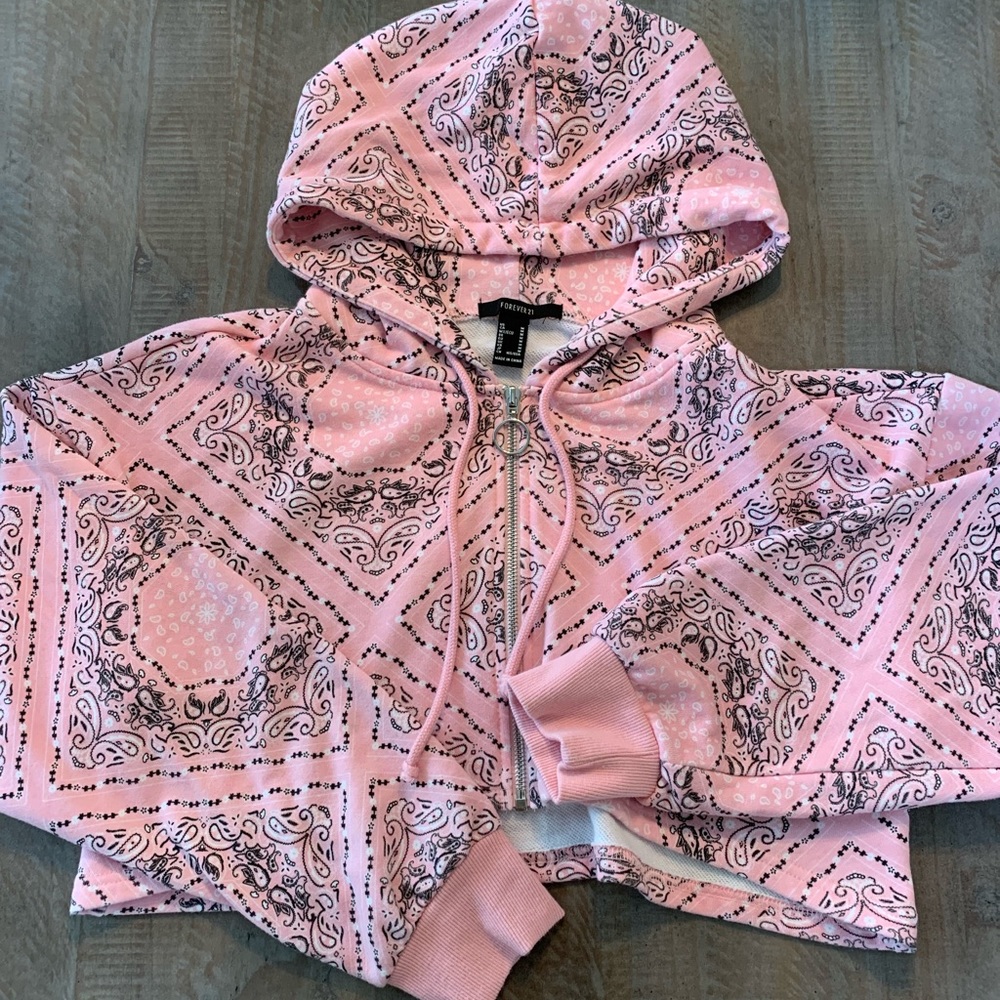 New- Cropped Pink Bandana Sweatshirt